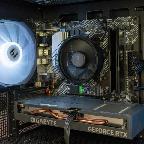 Nowy czarny komputer gamingowy Ryzen 5 5600X RTX 4060 32GB DDR4 1TB SSD Win11 Pro Nowy czarny komputer gamingowy Ryzen 5 5600X RTX 4060 32GB DDR4 1TB SSD Win11 Pro